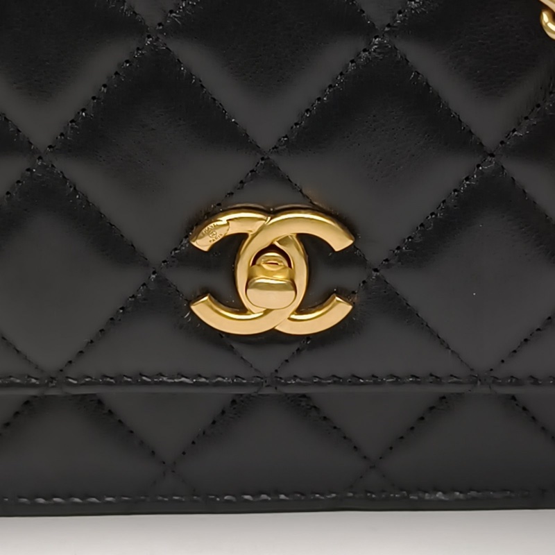 CHANEL CFWOC黑色羊皮晶片開金扣金球調節扣肩背包-4
