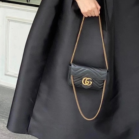 古馳馬夢GUCCI黑色絎縫牛皮GG Marmont mini斜背鏈帶包476433