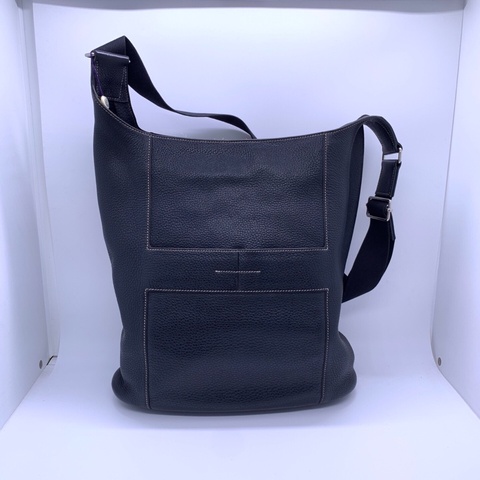 Hermes/愛馬仕 Good News 系列 框L  竪款 經典黑色全皮水桶包