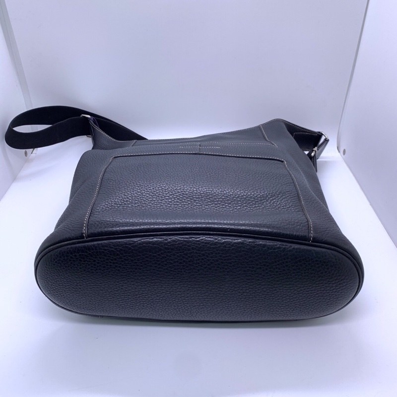Hermes/愛馬仕 Good News 系列 框L 竪款 經典黑色全皮水桶包-3