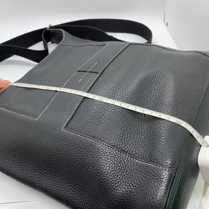 Hermes/愛馬仕 Good News 系列 框L 竪款 經典黑色全皮水桶包-11