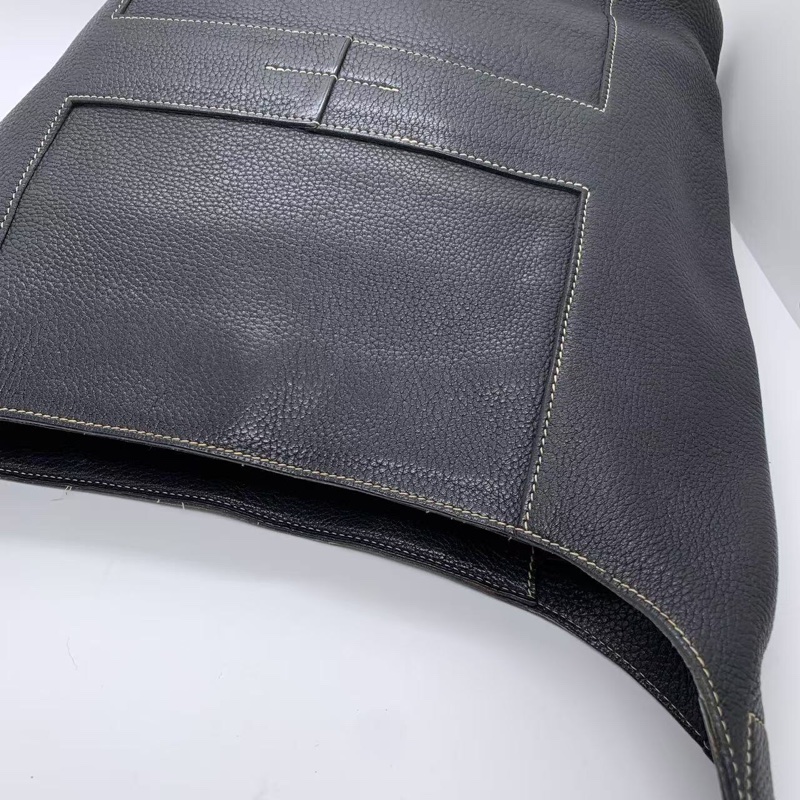 Hermes/愛馬仕 Good News 系列 框L 竪款 經典黑色全皮水桶包-10