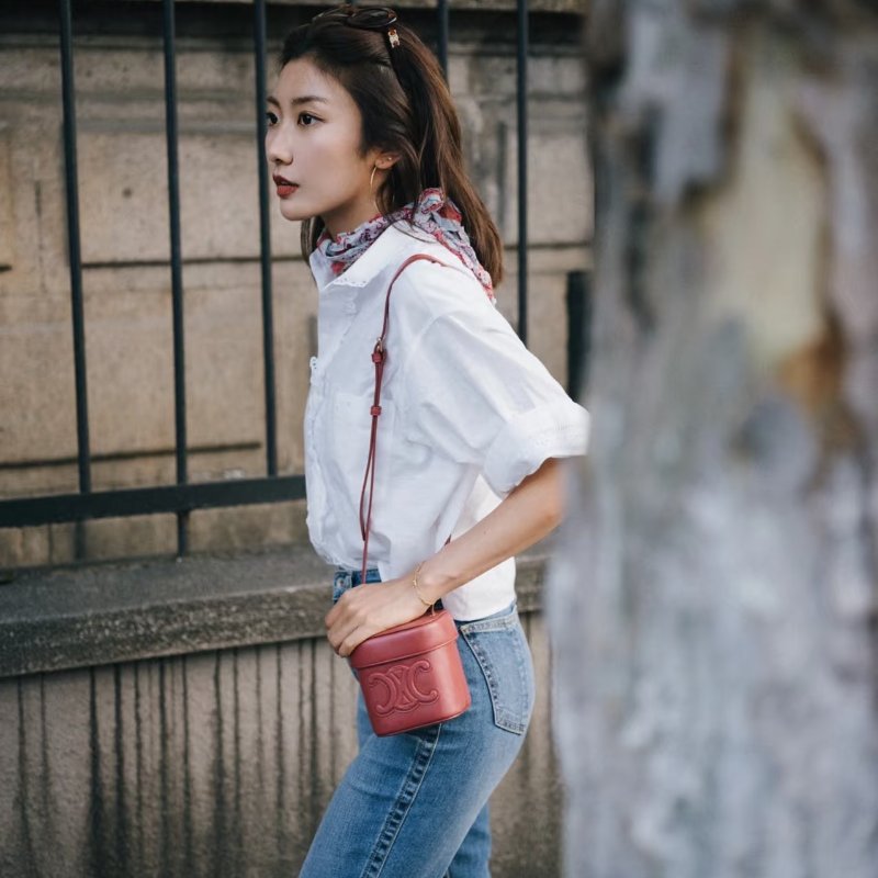 Celine 凱旋門浮雕logo紅色 全皮mini小盒子包 11*11*10 98新配件塵袋-0