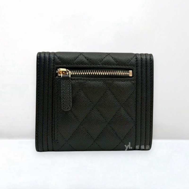 S5542-Chanel BOY黑色荔枝皮金釦三折短夾A80734-1