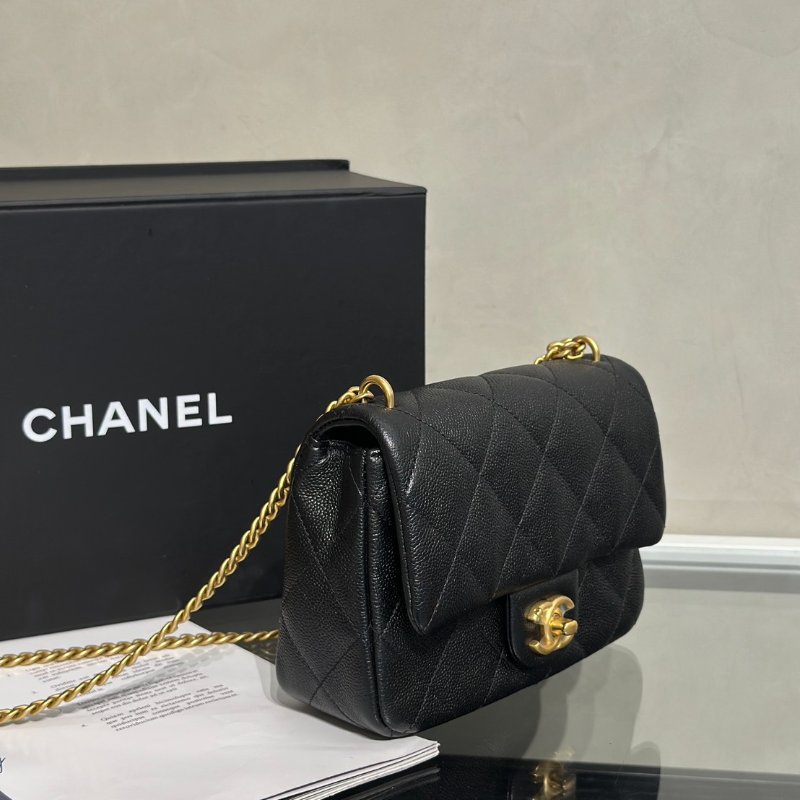CHANEL 愛心調節釦口蓋包 20 - 粒面牛皮黑金-2