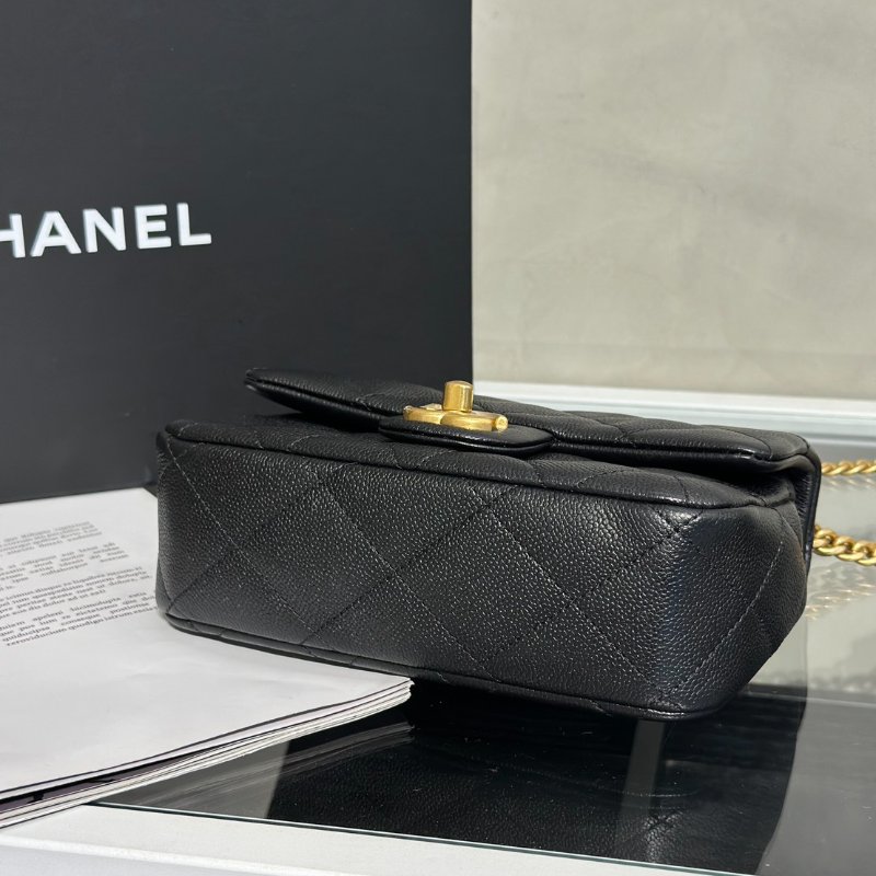 CHANEL 愛心調節釦口蓋包 20 - 粒面牛皮黑金-6