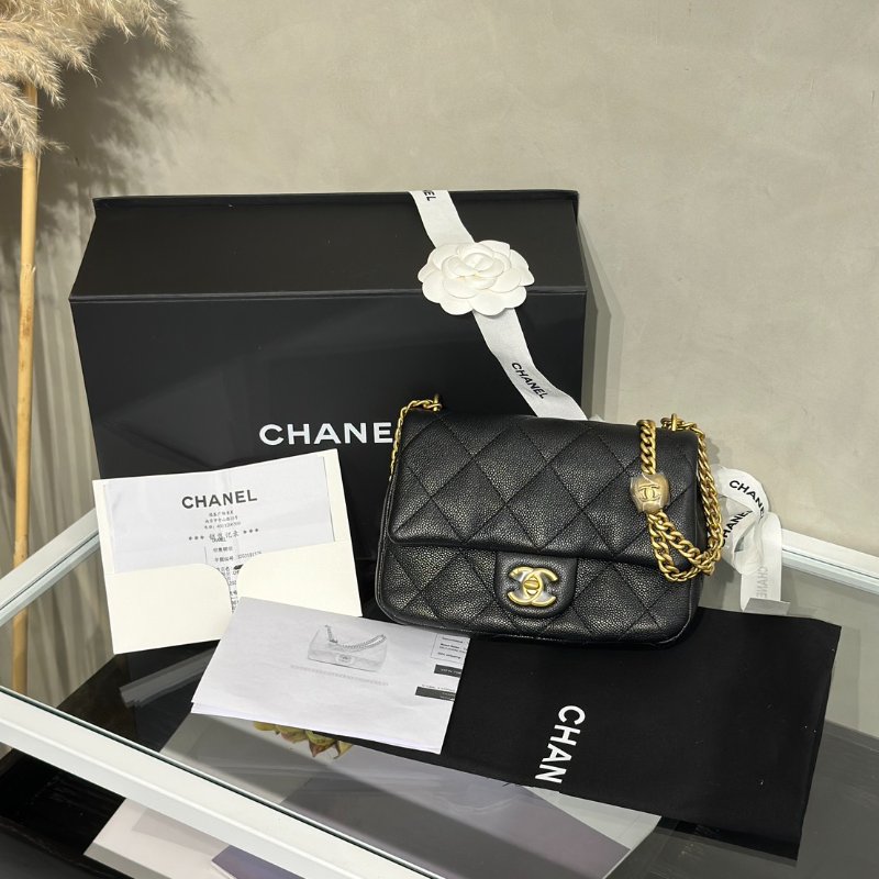 CHANEL 愛心調節釦口蓋包 20 - 粒面牛皮黑金-12