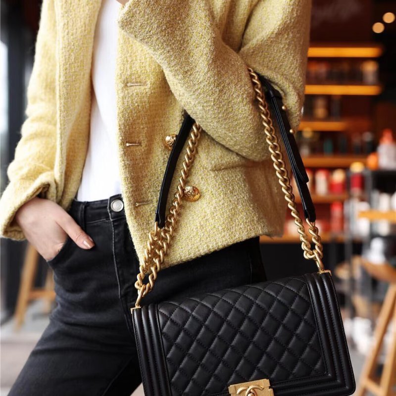 CHANEL Boy25 粒面牛皮口蓋包 - 黑金-1