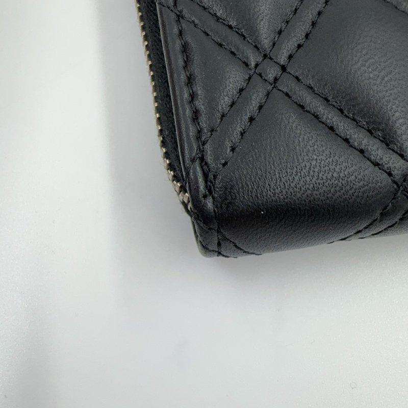 CHANEL黑色羊皮琺瑯銀釦拉鍊中夾AB2132-10