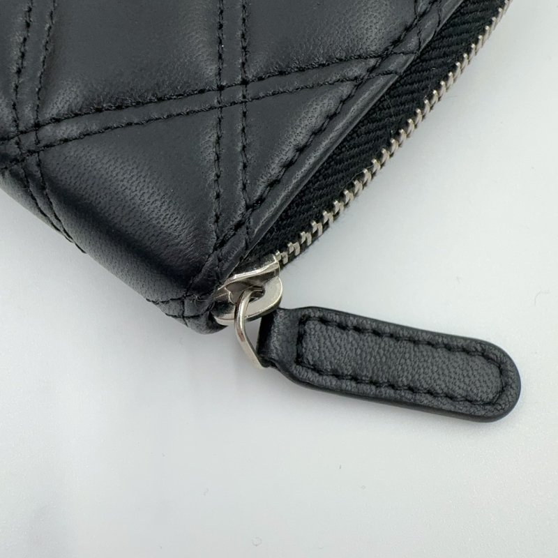 CHANEL黑色羊皮琺瑯銀釦拉鍊中夾AB2132-15