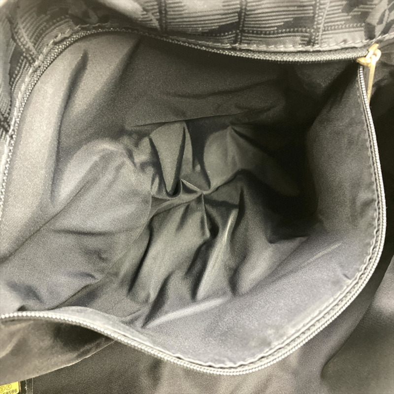 香奈兒新款旅行肩包,尼龍材質,A29348,黑色搭配金色五金,序號10系列,女士款。-11