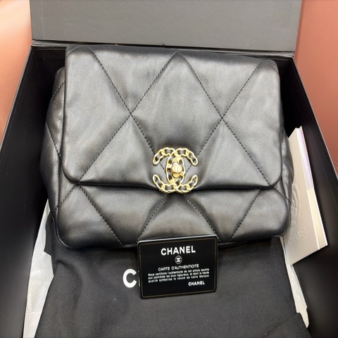 CHANEL 19 Bag 口蓋包