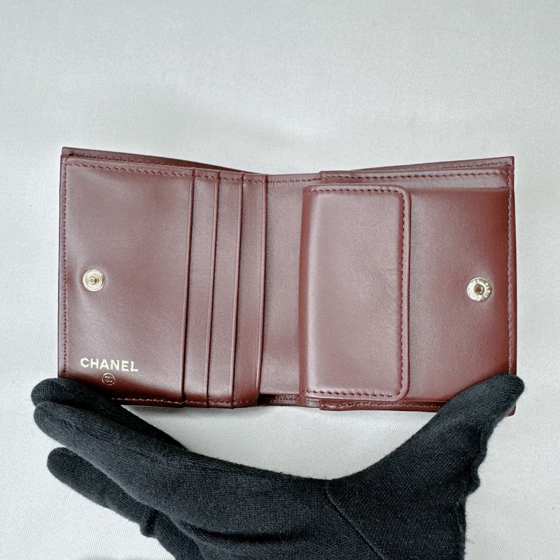 CHANEL 全新荔枝牛扣式對折短夾-6