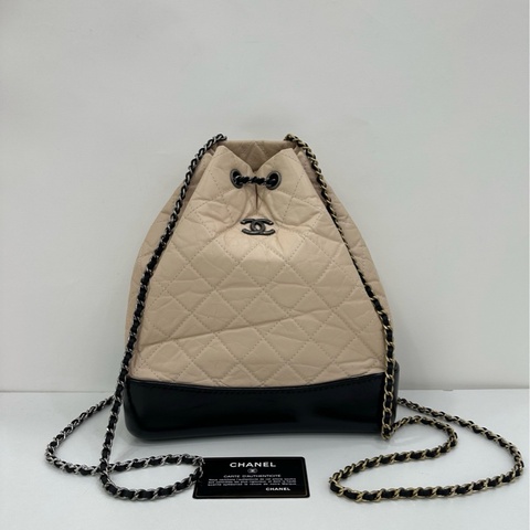Chanel 香奈兒 奶茶色 流浪背包 尺寸22x25cm 25開