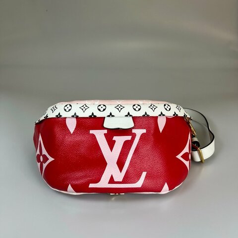 LV M44575 粉拚紅大LOGO胸包