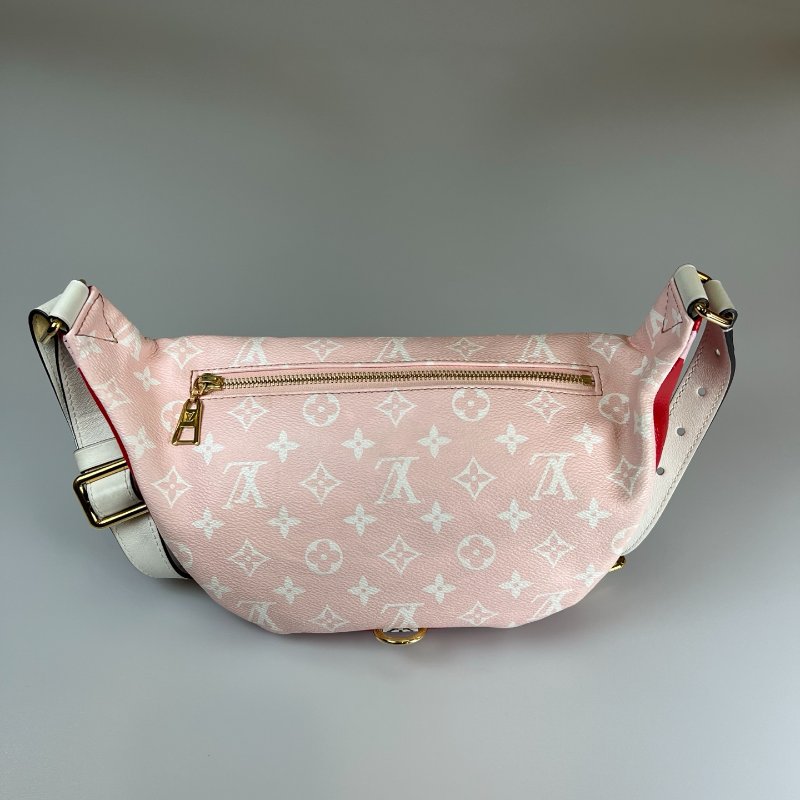 LV M44575 粉拚紅大LOGO胸包-1