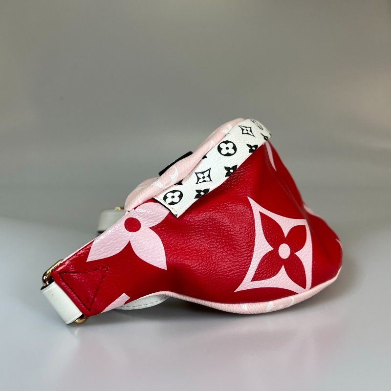 LV M44575 粉拚紅大LOGO胸包-3