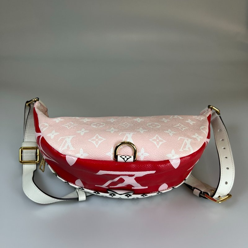 LV M44575 粉拚紅大LOGO胸包-4