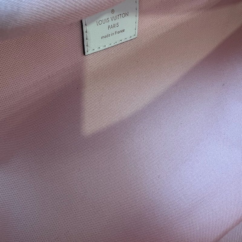 LV M44575 粉拚紅大LOGO胸包-7