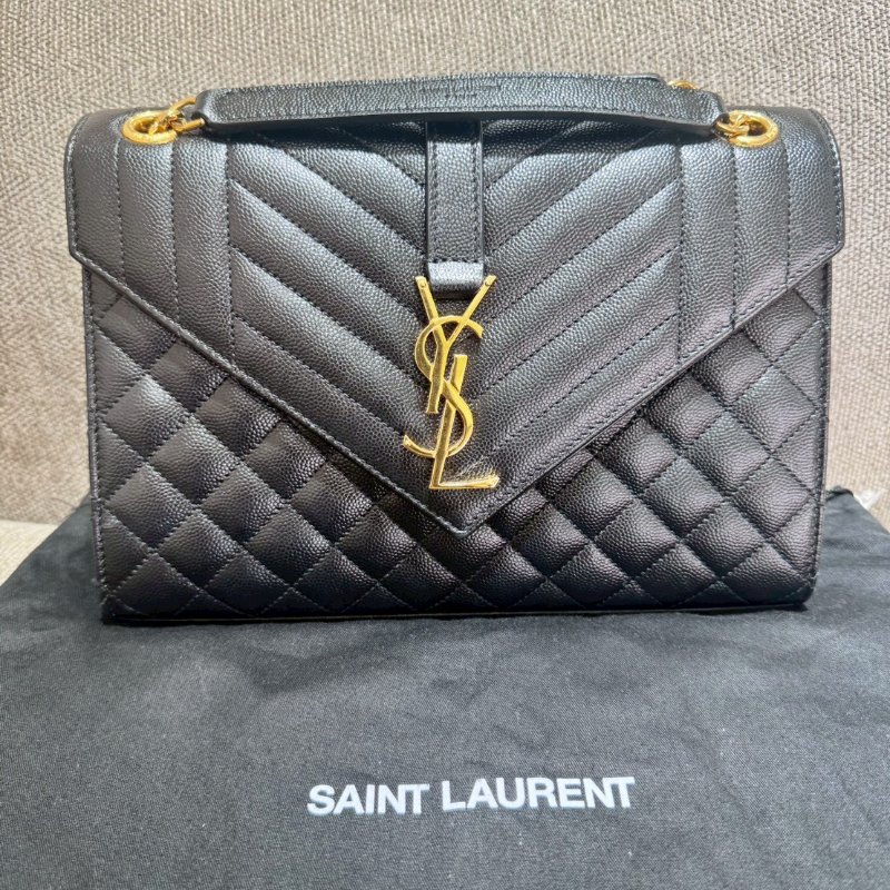 YSL 經典款黑荔枝皮金扣中號信封包-0