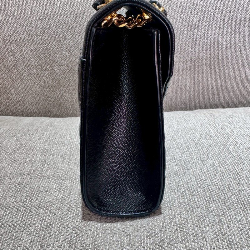 YSL 經典款黑荔枝皮金扣中號信封包-2