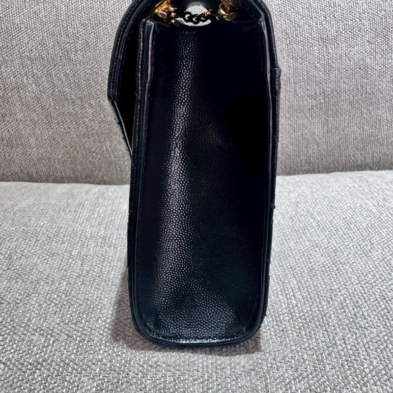 YSL 經典款黑荔枝皮金扣中號信封包-3