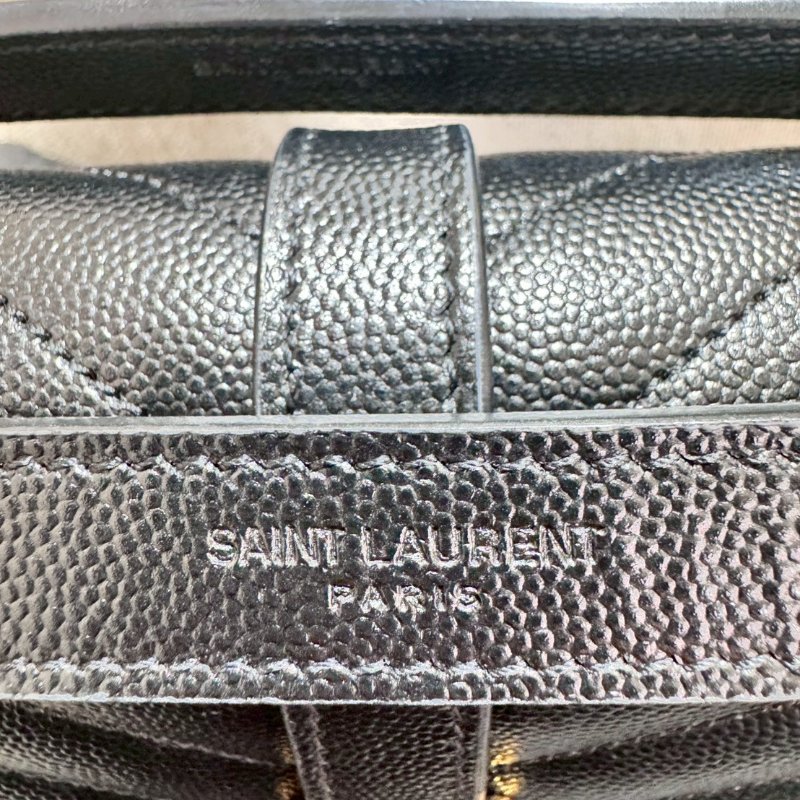 YSL 經典款黑荔枝皮金扣中號信封包-4