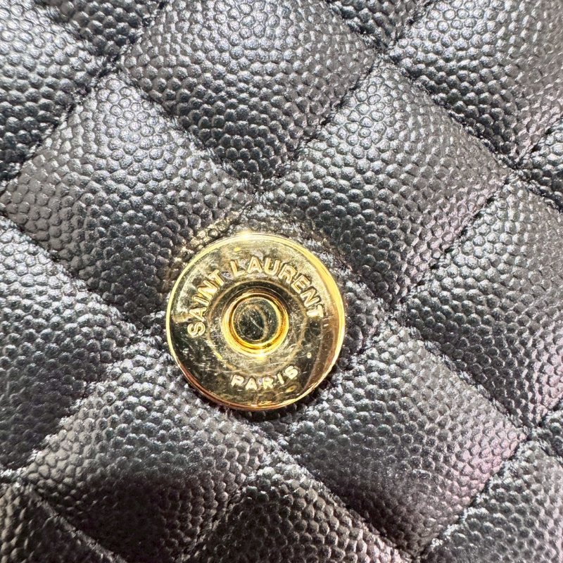 YSL 經典款黑荔枝皮金扣中號信封包-11