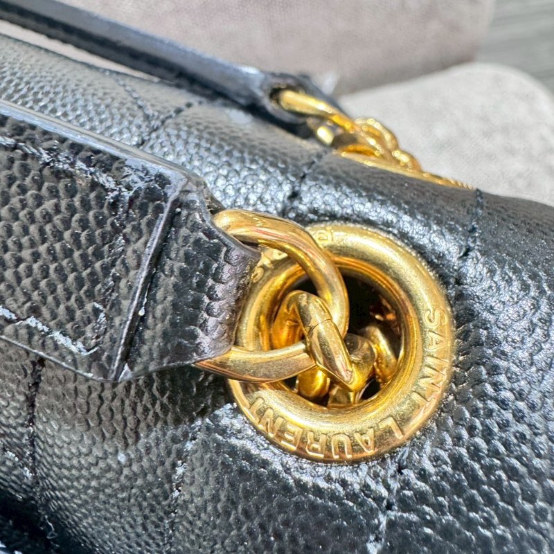 YSL 經典款黑荔枝皮金扣中號信封包-12