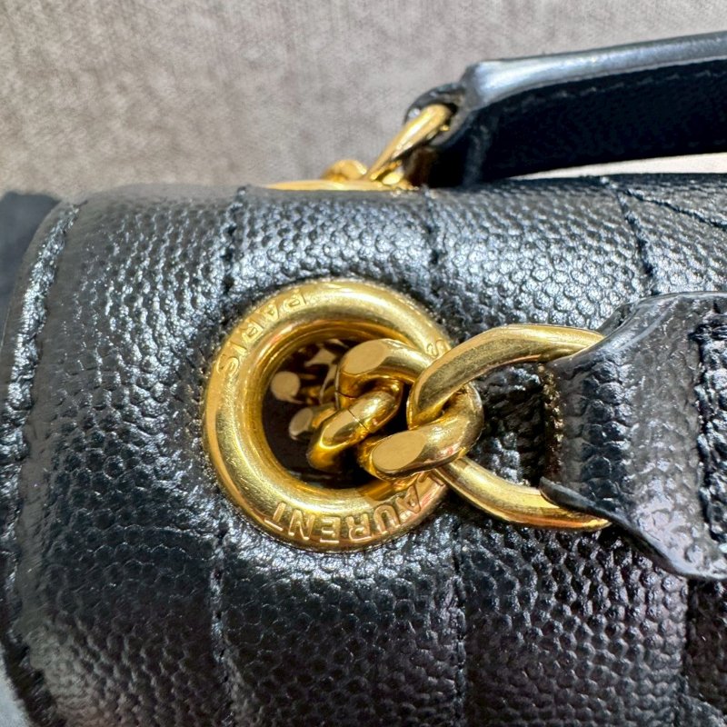 YSL 經典款黑荔枝皮金扣中號信封包-14