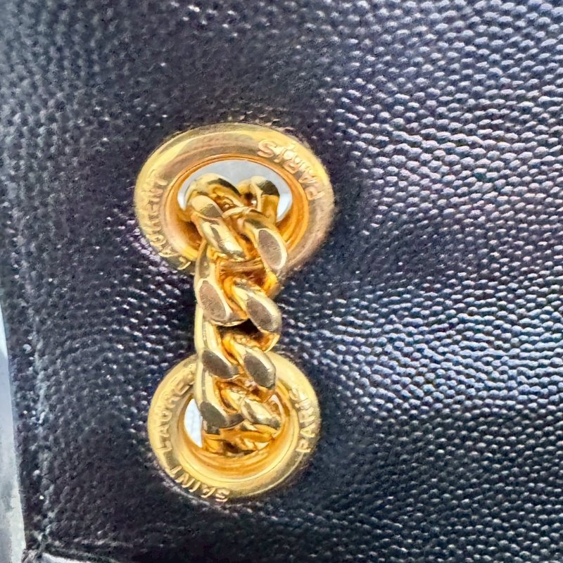 YSL 經典款黑荔枝皮金扣中號信封包-18