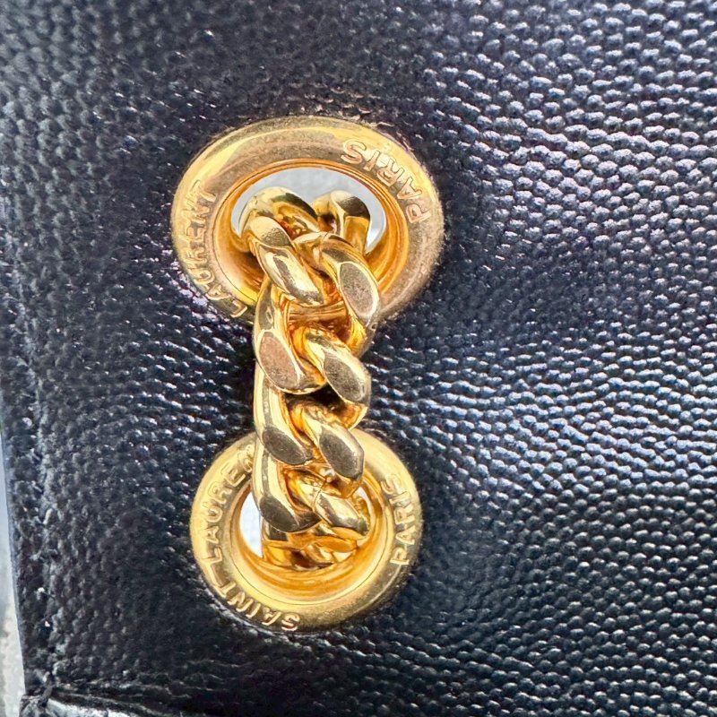YSL 經典款黑荔枝皮金扣中號信封包-19