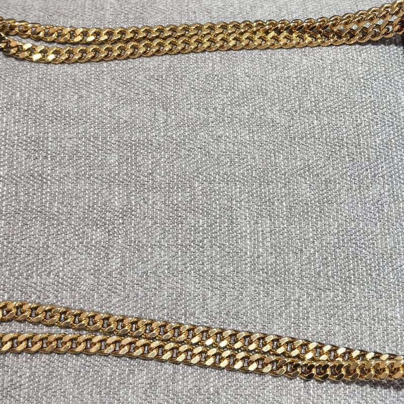 YSL 經典款黑荔枝皮金扣中號信封包-20