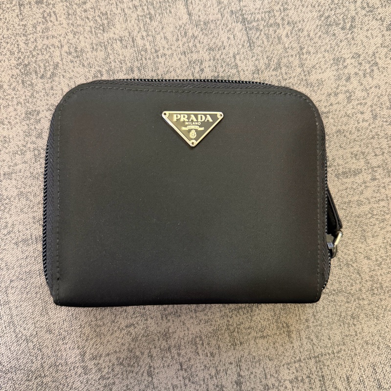 Prada 三角鐵牌黑色尼龍中夾-6
