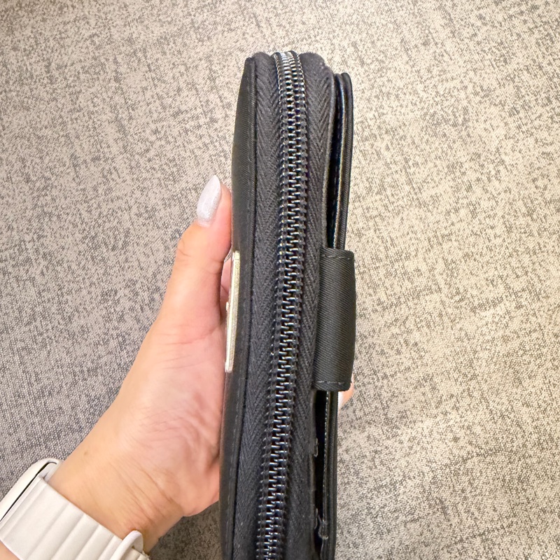 Prada 三角鐵牌黑色尼龍中夾-10