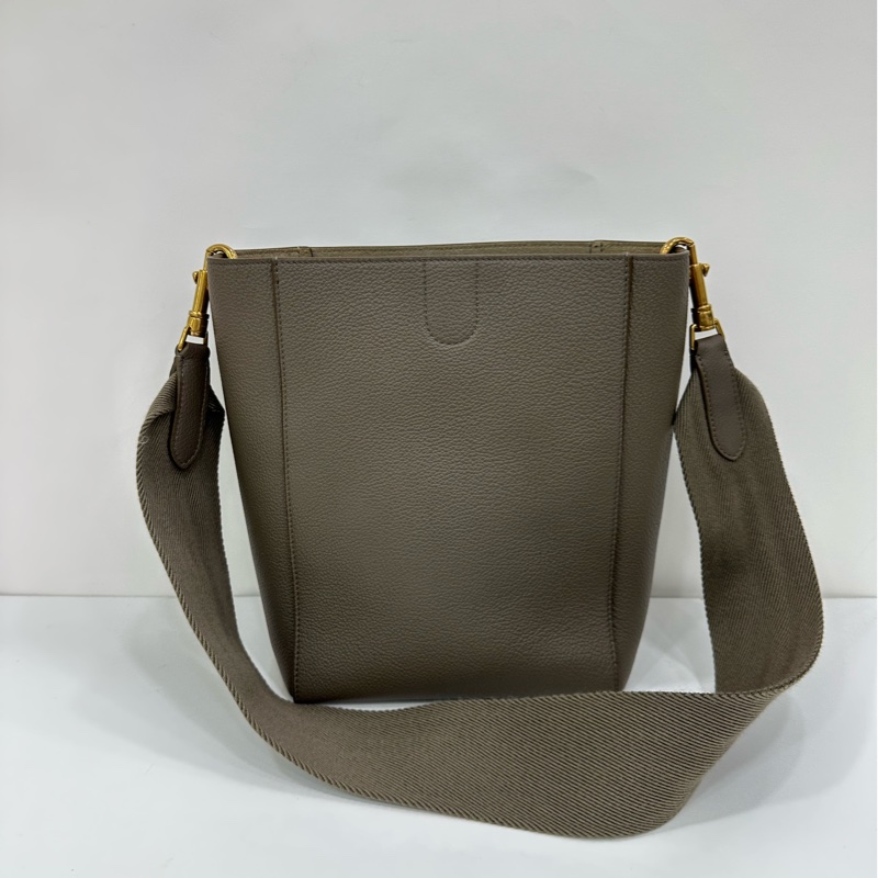 CELINE賽琳Sangle水桶包,大象灰牛皮,經典款,尺寸18*24*12cm,肩帶寬,容量大,單肩斜挎都可以-2
