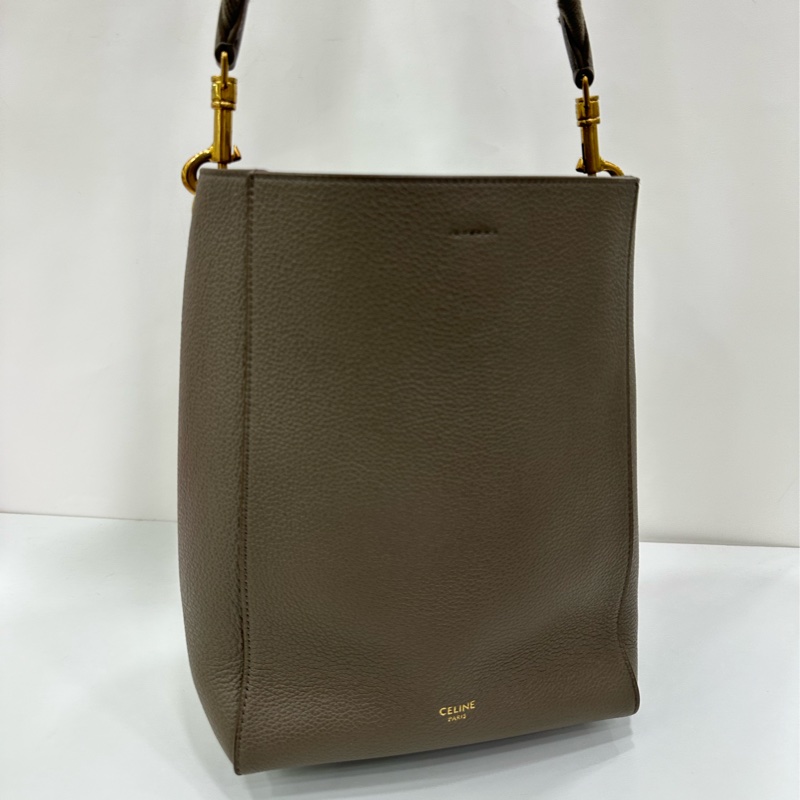 CELINE賽琳Sangle水桶包,大象灰牛皮,經典款,尺寸18*24*12cm,肩帶寬,容量大,單肩斜挎都可以-5
