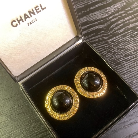 Chanel Vintage Black Gold Gripoix Ear Clips 香奈兒黑金琉璃耳夾