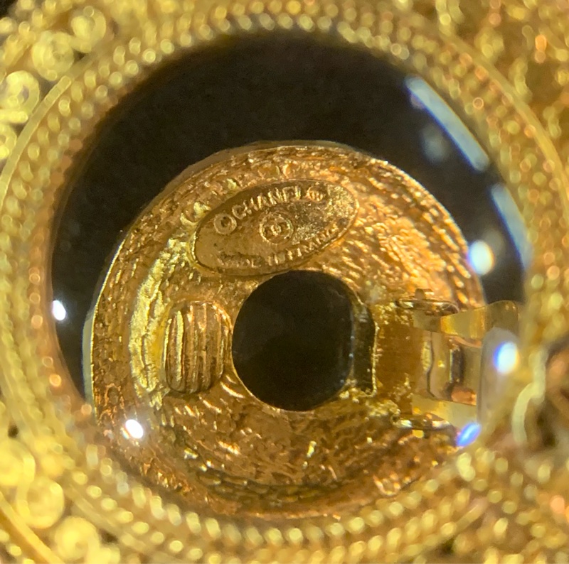 Chanel Vintage Black Gold Gripoix Ear Clips 香奈兒黑金琉璃耳夾-4