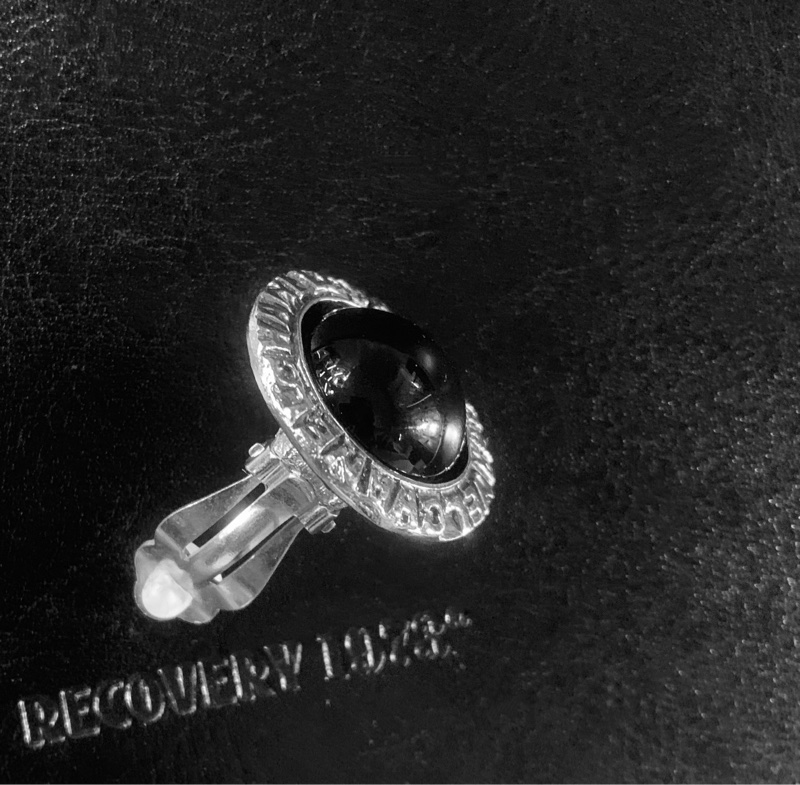 Chanel Vintage Black Gold Gripoix Ear Clips 香奈兒黑金琉璃耳夾-6