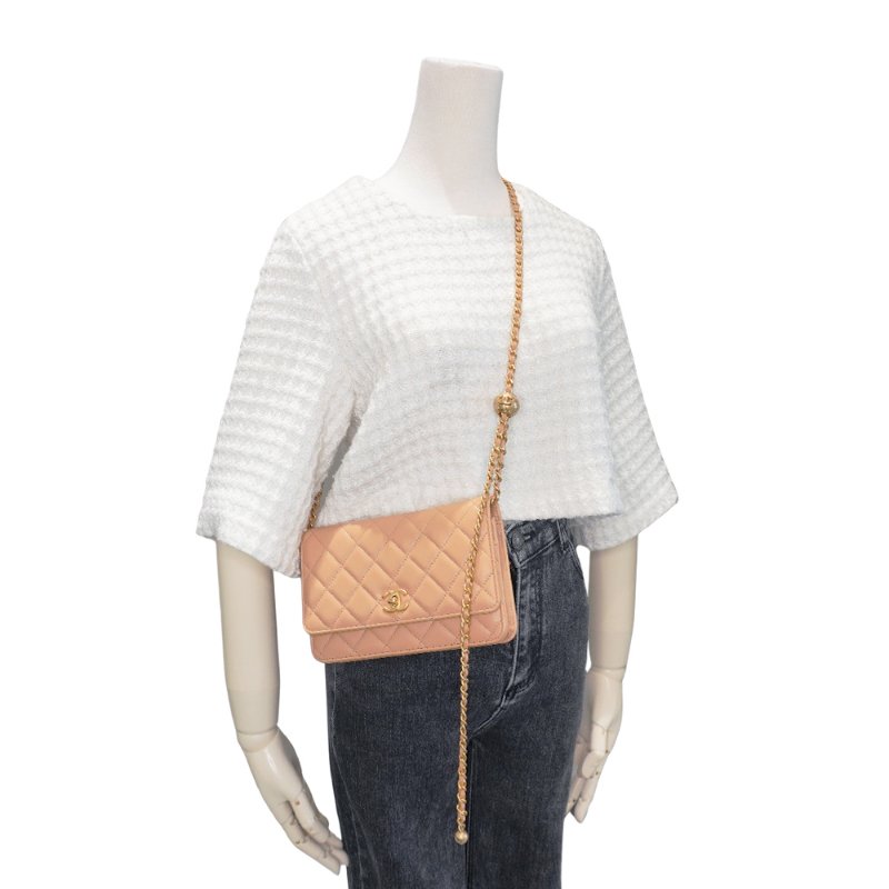 Chanel 展示品 金雙C菱格羊皮調節金球woc斜背包(AP1450-奶茶色)-5