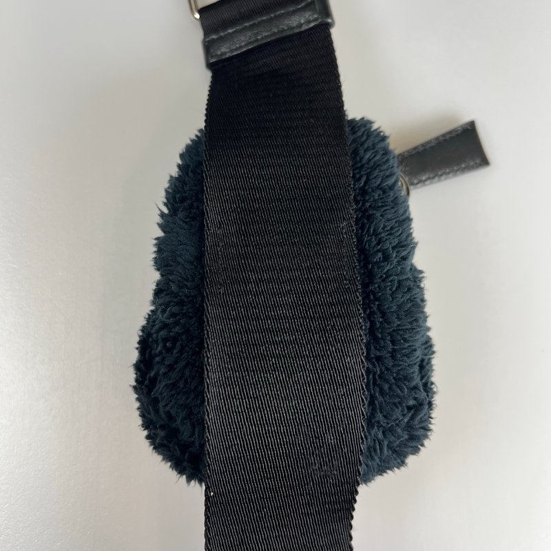 PRADA 深藍二合一絨毛包-8