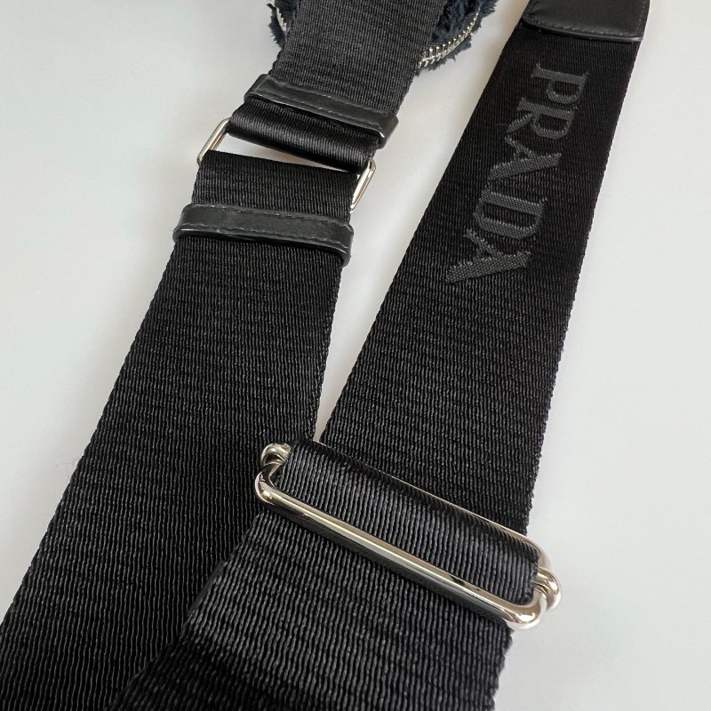 PRADA 深藍二合一絨毛包-14