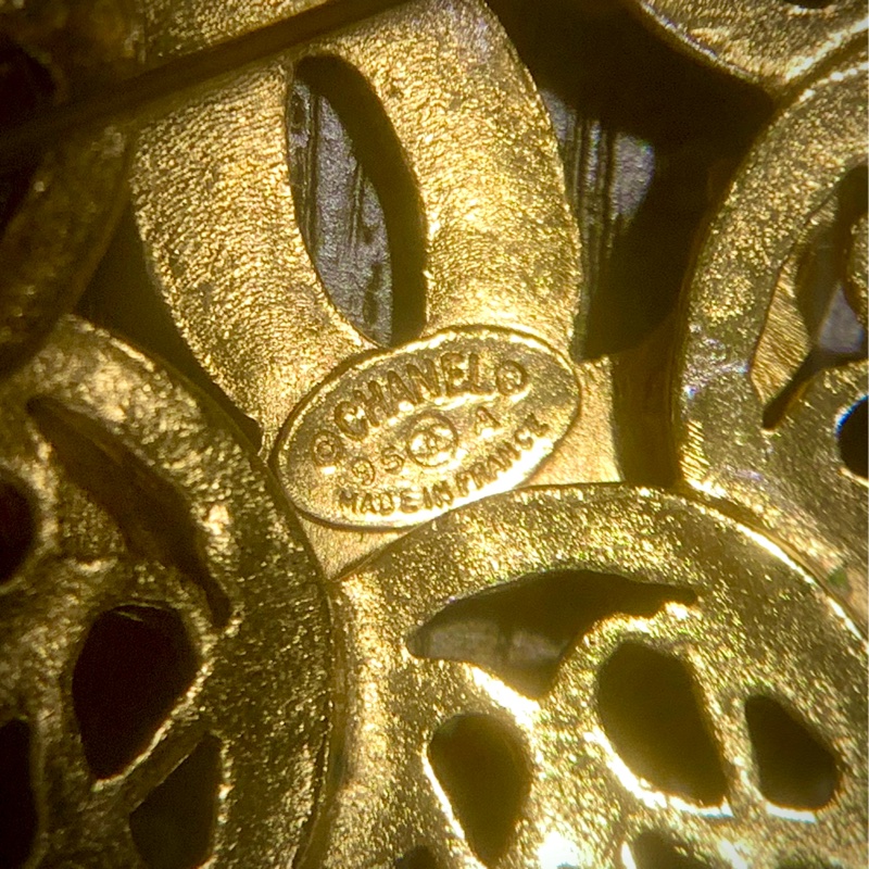 香奈兒六片鏤空花瓣CC心口針 95A Chanel Signature Interlocking CC logo Cutout Floral Detail Brooch-5