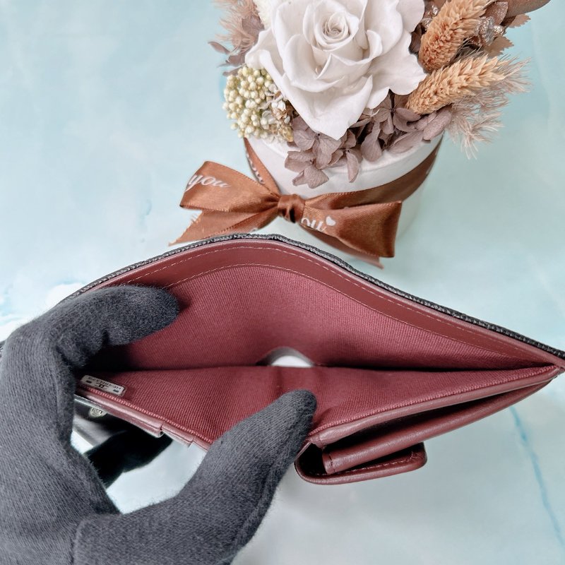 CHANEL 全新荔枝牛扣式短夾-5
