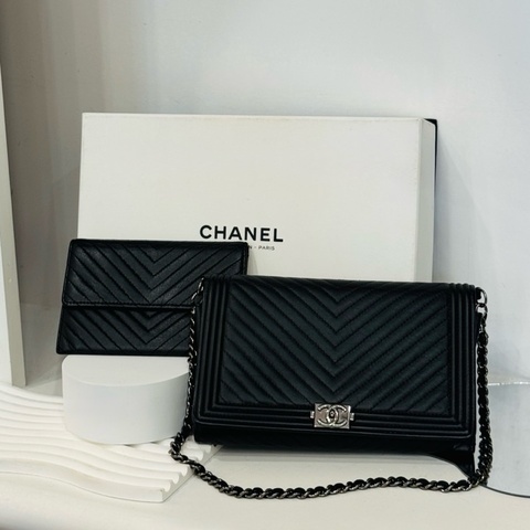 CHANEL BOY V字紋二合一WOC包 A80546/保卡款21開