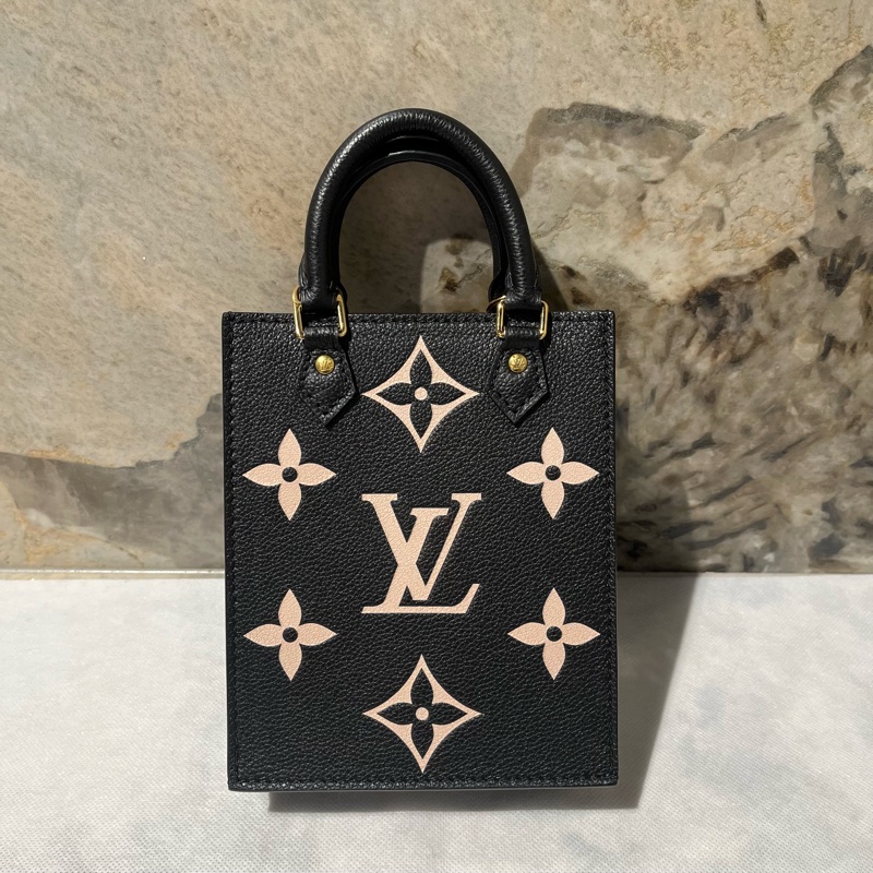 Louis Vuitton 黑拼奶油色牛皮 Petit Sac Plat琴譜包-1