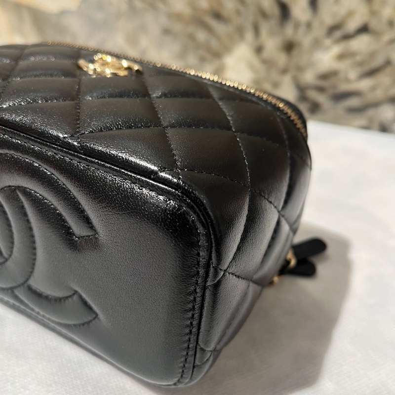 Chanel黑淡金 羊皮 化妝盒斜背包-7
