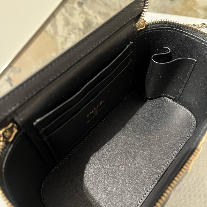 Chanel黑淡金 羊皮 化妝盒斜背包-9