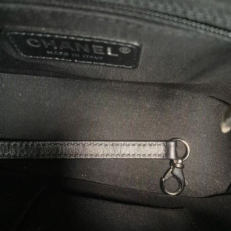 Chanel 流浪包小號 珠光灰 牛皮 20*17*5 99新配件塵袋 保卡 購證-6